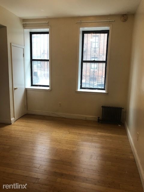 Primary Photo - 280 E 21st St