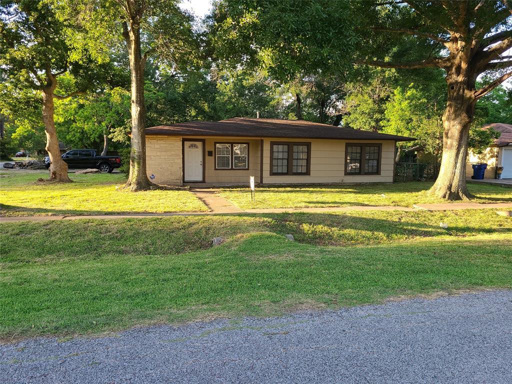 803 Akers St, Angleton, TX 77515 House for Rent in Angleton, TX