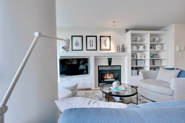 Photo du bâtiment - 1383 Marinaside Crescent