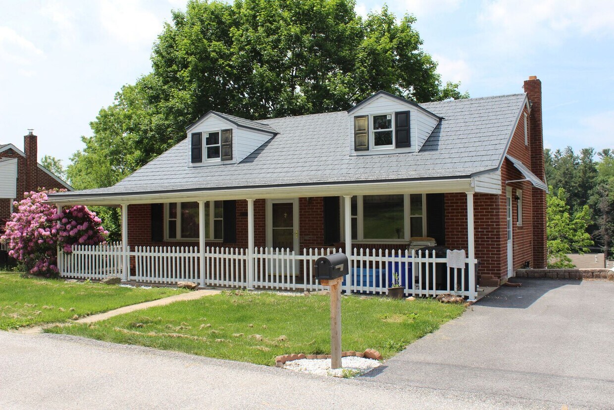Foto principal - Single Family Home