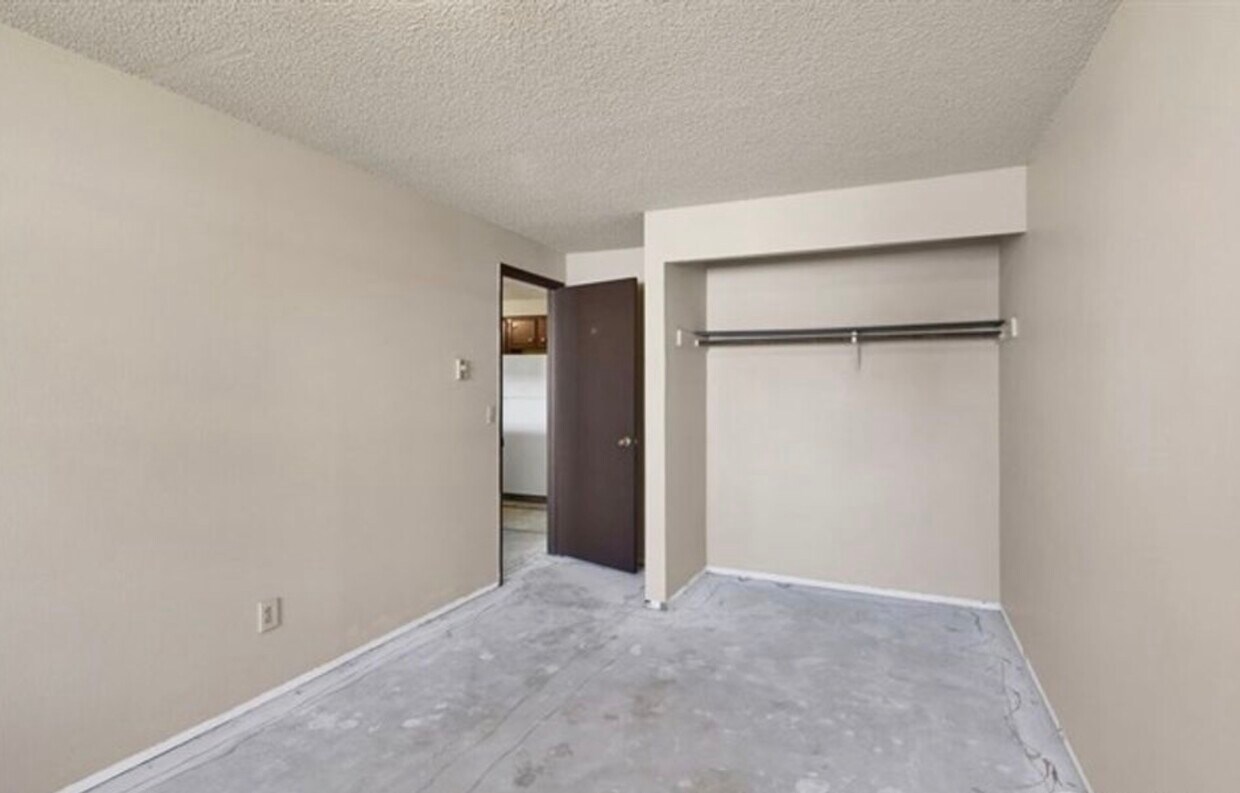 Building Photo - 2333 Main St