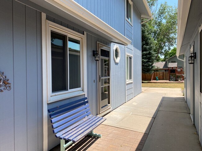 Foto del edificio - 3 Bed 2.5 Bath Single-Family Home on Cul-De-Sac w/ Large Fenced Backyard, Garage