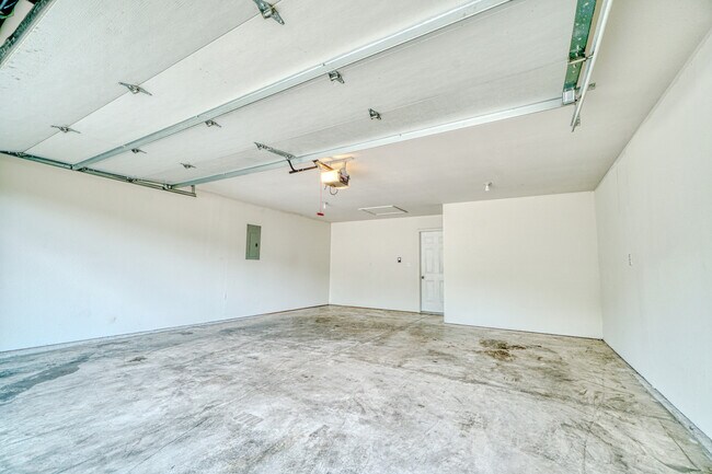 Building Photo - 3916 Arctic Fox Dr