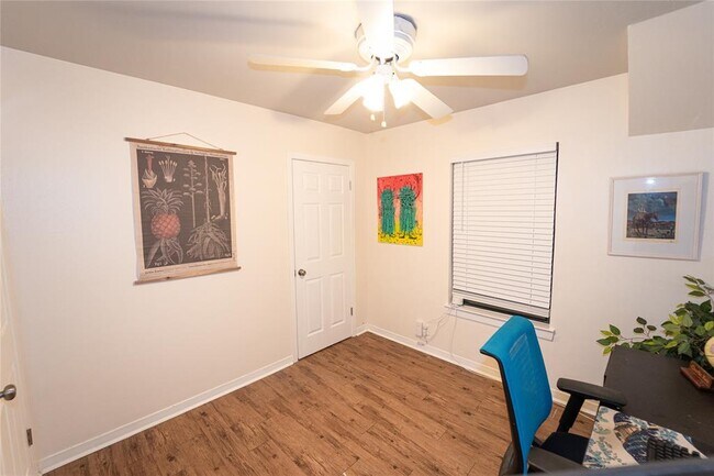 Foto del edificio - 5215 Overbrook Dr