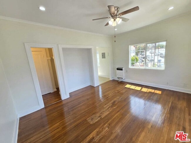 Building Photo - 1267 Vin Scully Ave