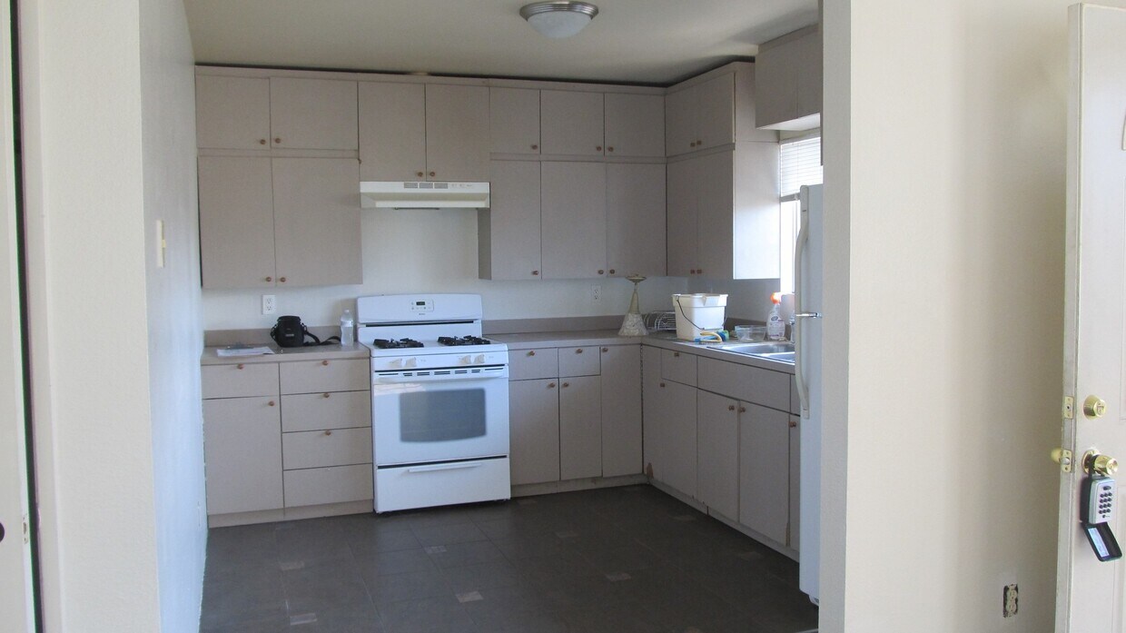 Building Photo - 1 car garage alley entrance