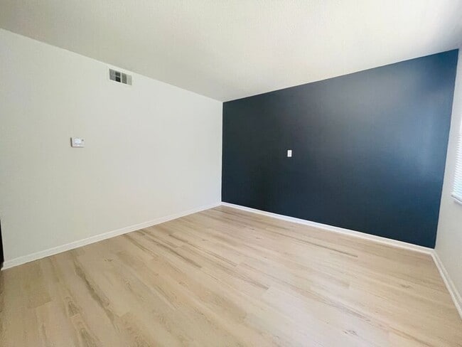 Building Photo - 1406 Magnolia W