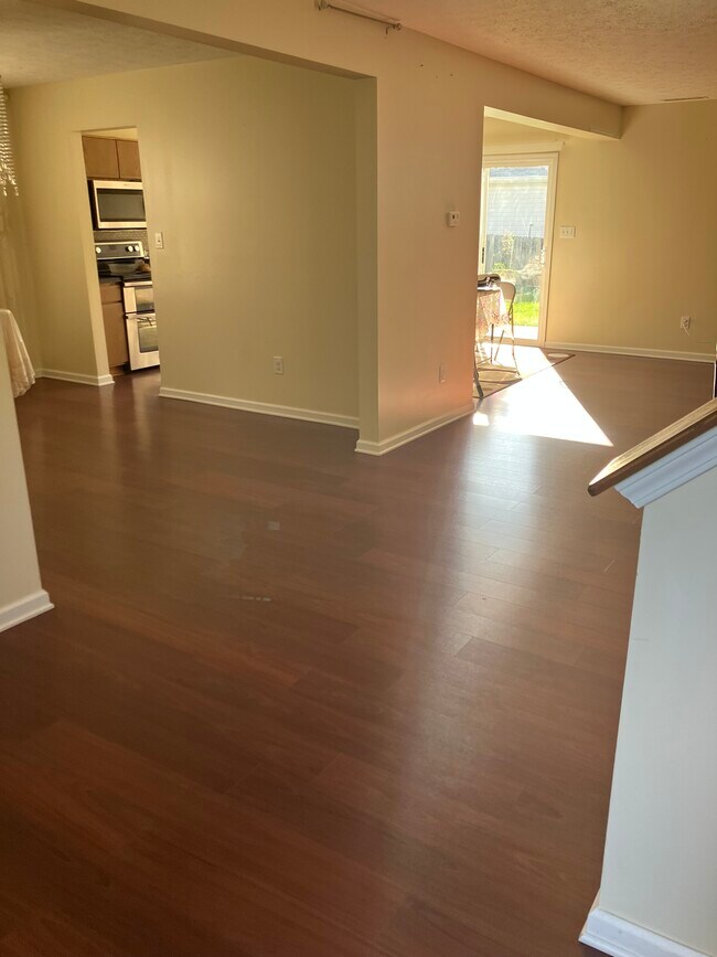 Building Photo - 572 Grabill Dr