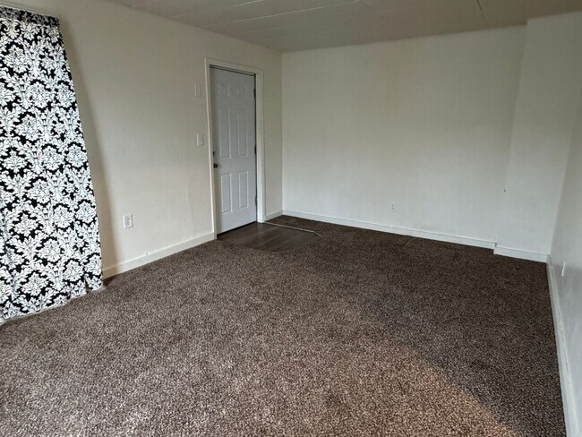 Foto del edificio - 2920 NE Riverside Ave