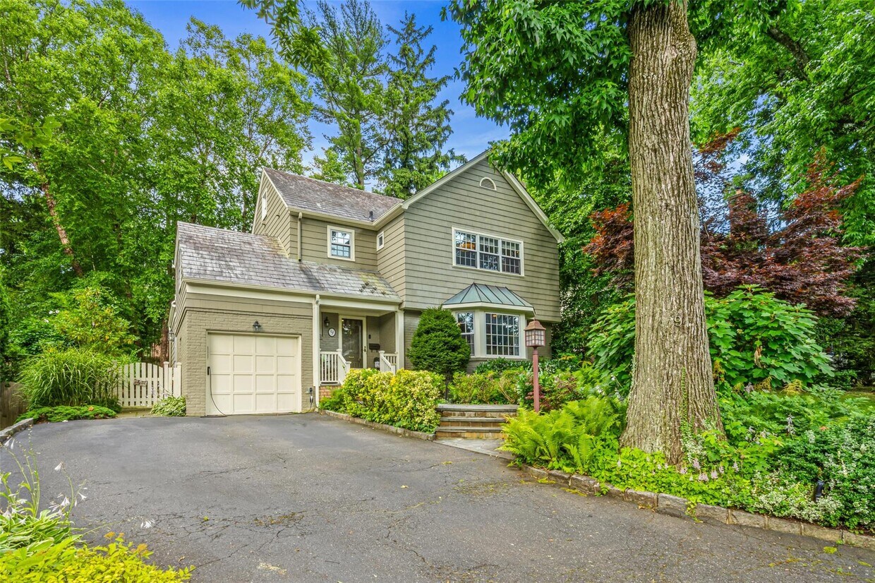 Primary Photo - 9 Wyngate Pl