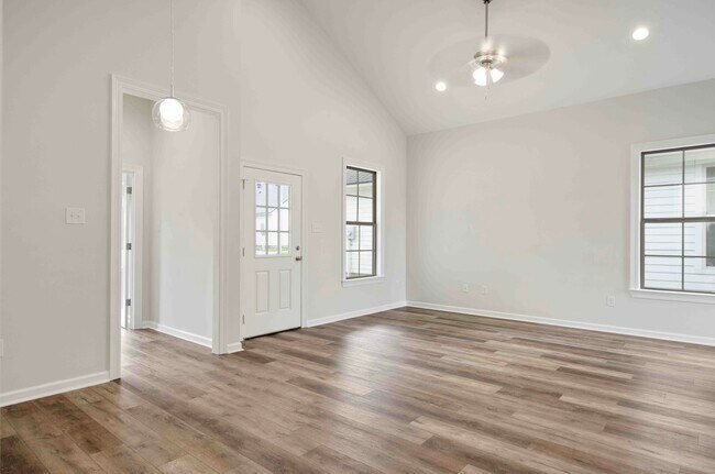 Building Photo - 105 Santa Marta Dr