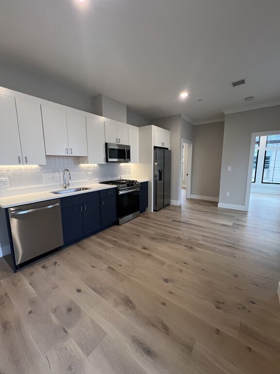 Building Photo - 157 Everett St