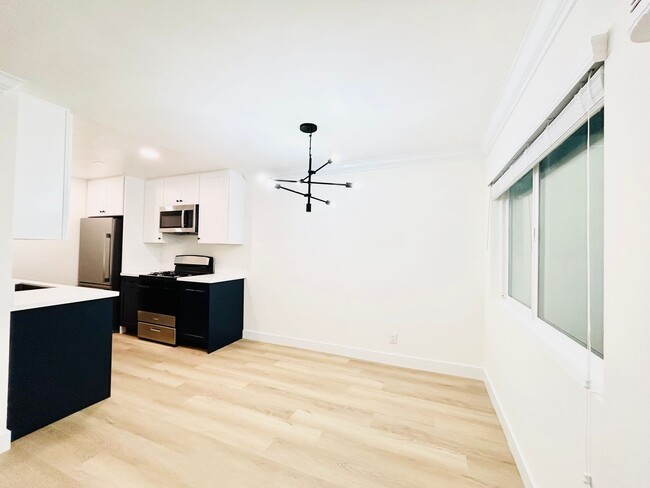 Building Photo - cas127