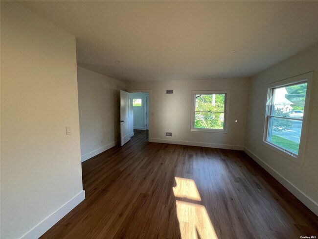 Building Photo - 301 Montauk Hwy