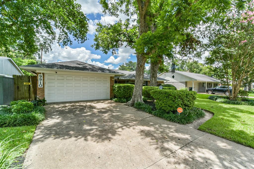 Primary Photo - 9910 Pine Lake Dr