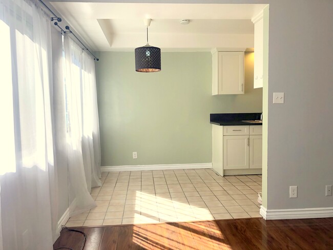 Building Photo - 420 N Marguerita Ave