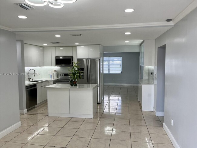 Building Photo - 4010 SW 112th Ave