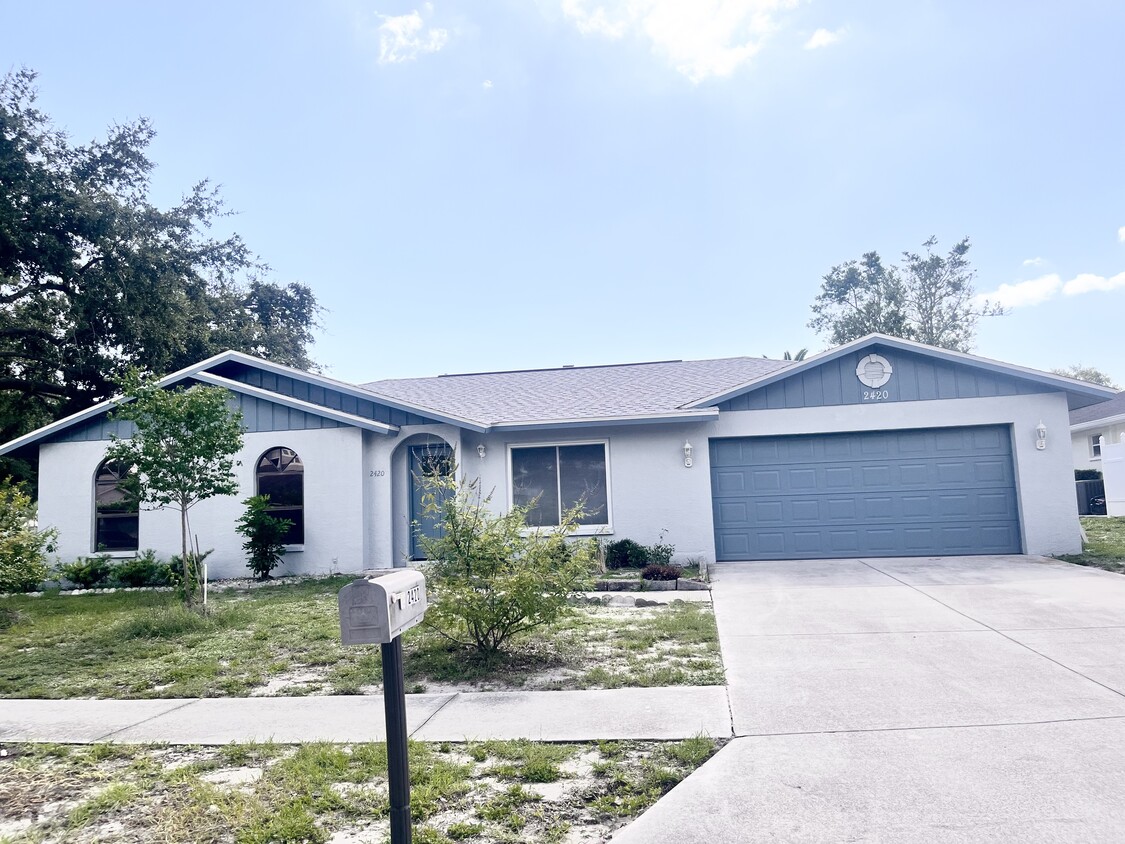 Primary Photo - 2420 Briar Oak Cir