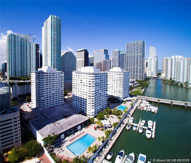 Foto del edificio - 825 Brickell Bay Dr