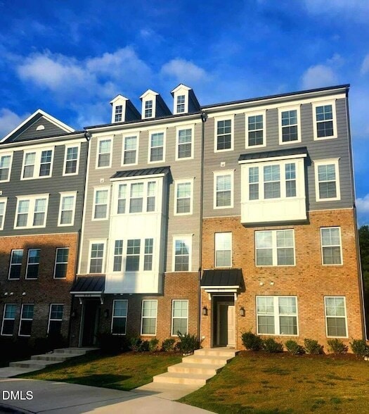 Building Photo - 602 Market Grove Dr
