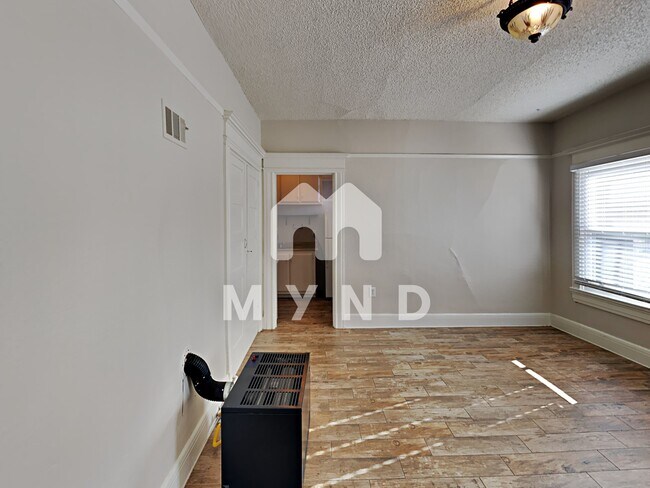 Building Photo - 827 14th St Apt A