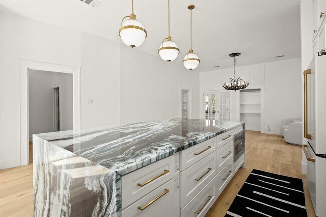 Foto del edificio - 1604 Nickerson St