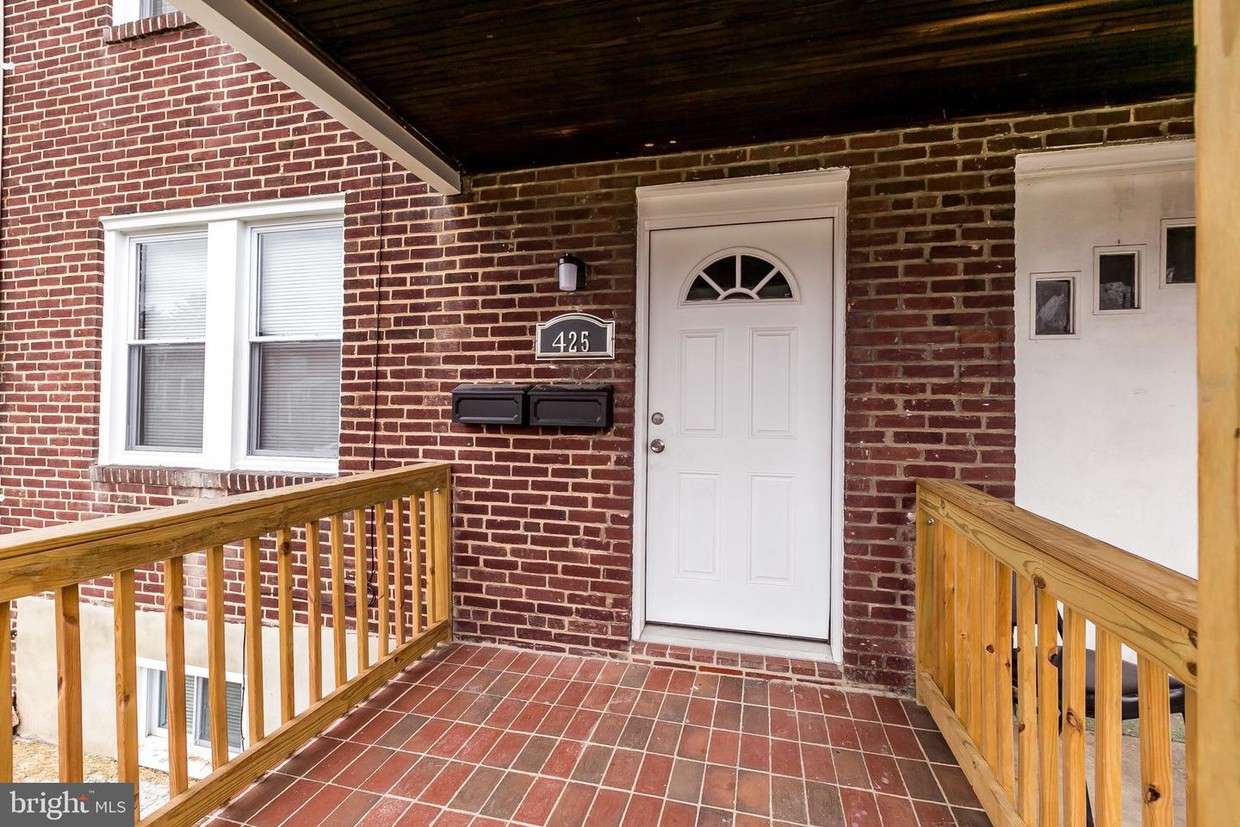 Primary Photo - 425 Hornel St