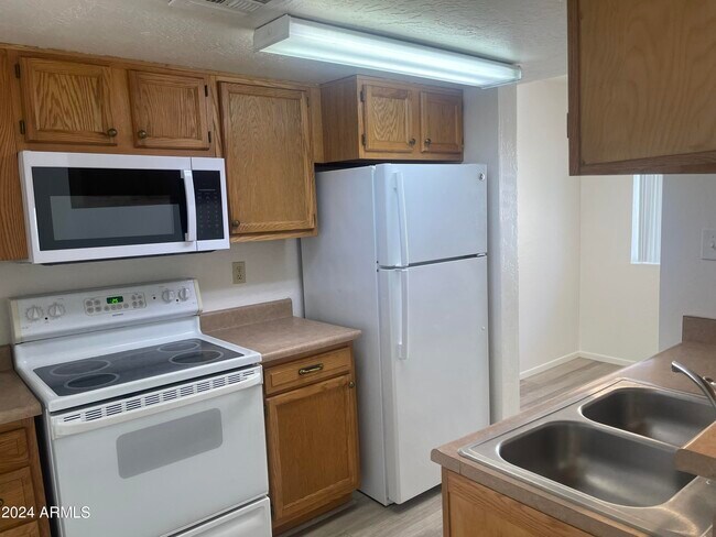 Foto del edificio - 12123 Bell Rd