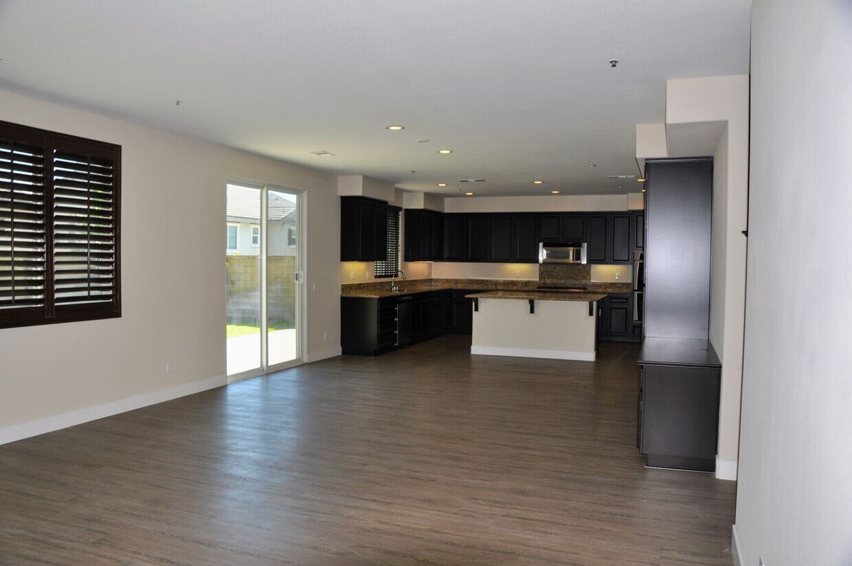 Foto principal - 15655 Iron Spring Ln