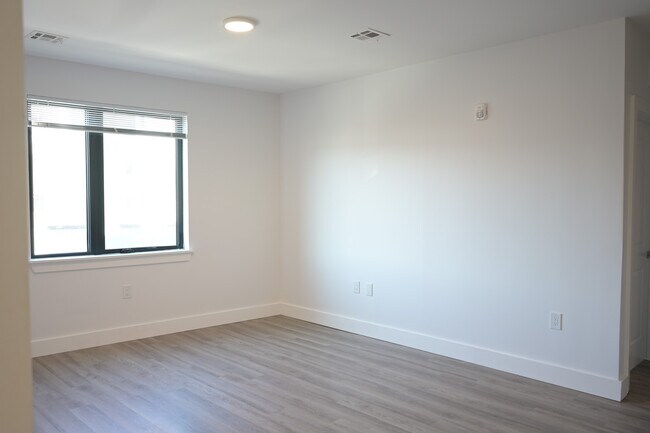 Building Photo - 276 Reock St