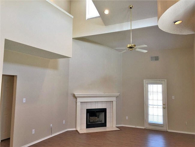 Building Photo - 8400 Hickory St
