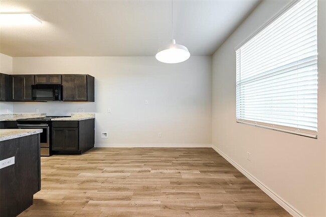 Building Photo - 1301 Mallard Cove