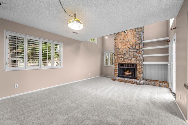 Photo - 2 Bed 2 Bath  in Heather Ridge Apartment