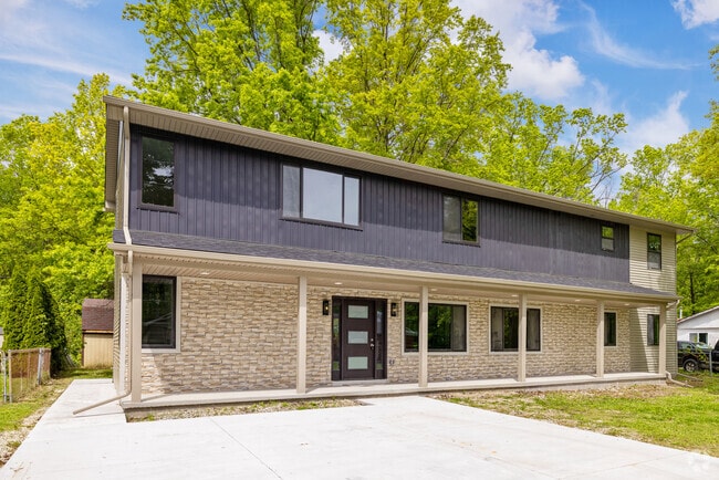Building Photo - 7598 Lake Park Rd