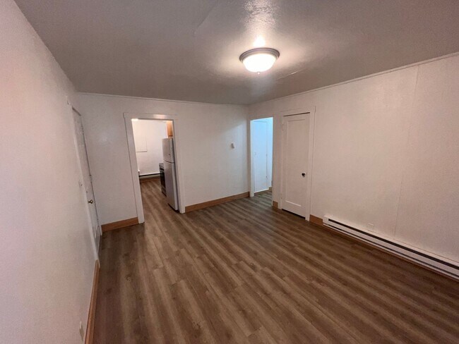 Building Photo - 2 Bedroom/ 1 Bath Unit in Mapleton, OR- Av...