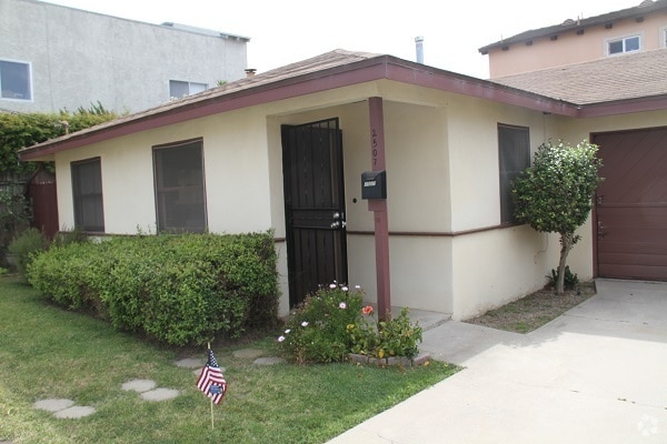 Building Photo - 2507 Blossom Ln
