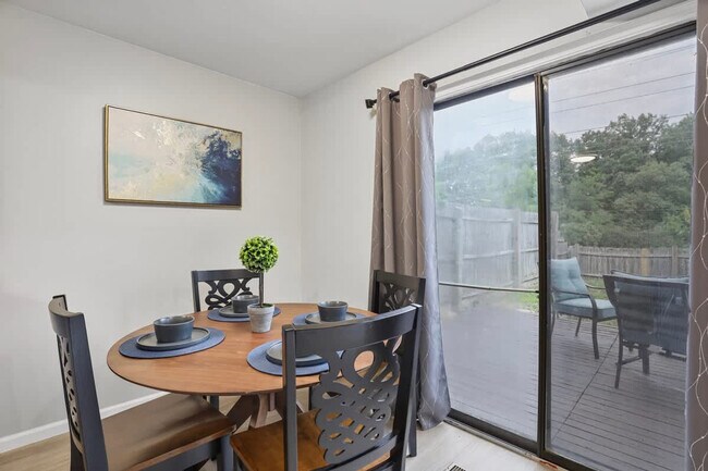 Foto del edificio - 244 Juniper Ln