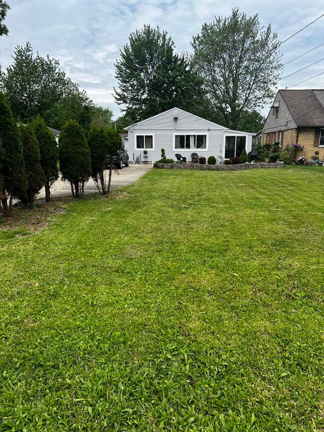 Building Photo - 6876 Franke Rd