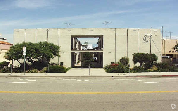 Foto del edificio - 738-740 Yale St