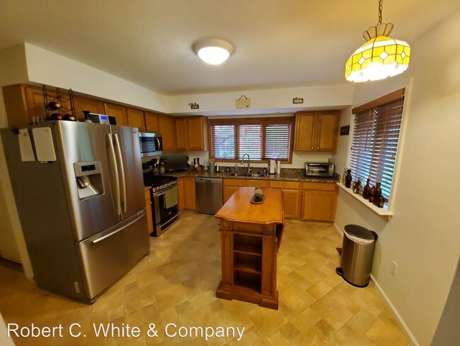 Building Photo - 2 br, 2.5 bath House - 8 Quail Court