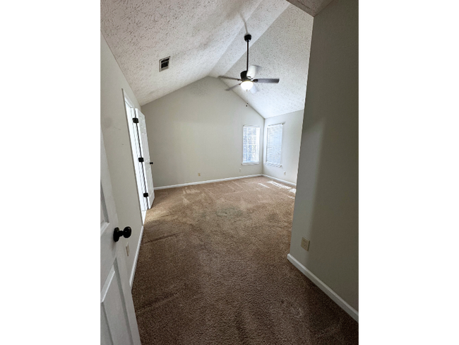 Building Photo - 26 Angel Trace