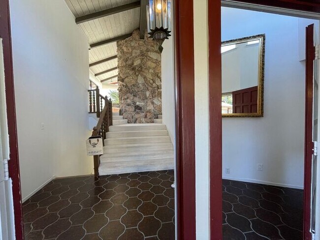 Building Photo - 180 Spindrift Rd