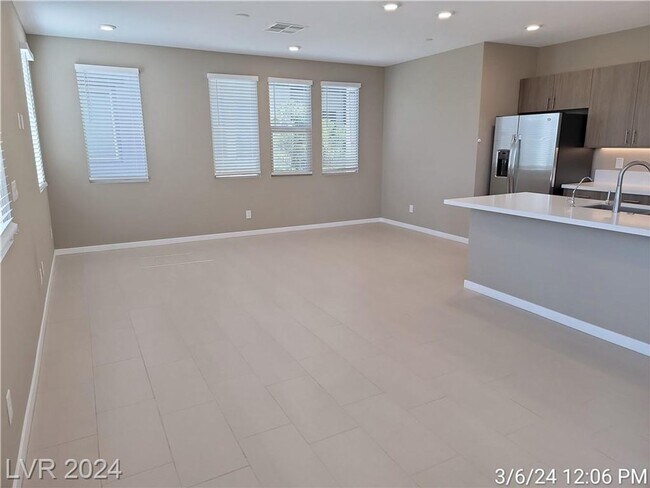 Building Photo - BEAUTIFUL 2 BED 2 BATH TOWNHOME IN SUMMERL...
