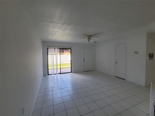 Foto del edificio - 4116 Flying Fortress Ave