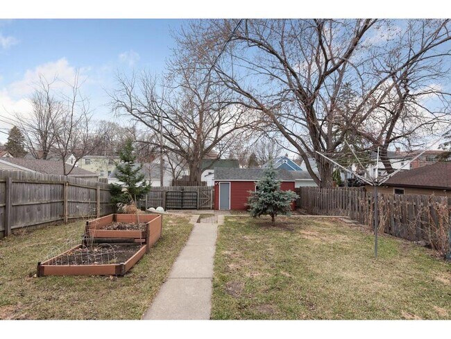 Garden and clothesline dryer has been removed - 3040 Florida Ave S