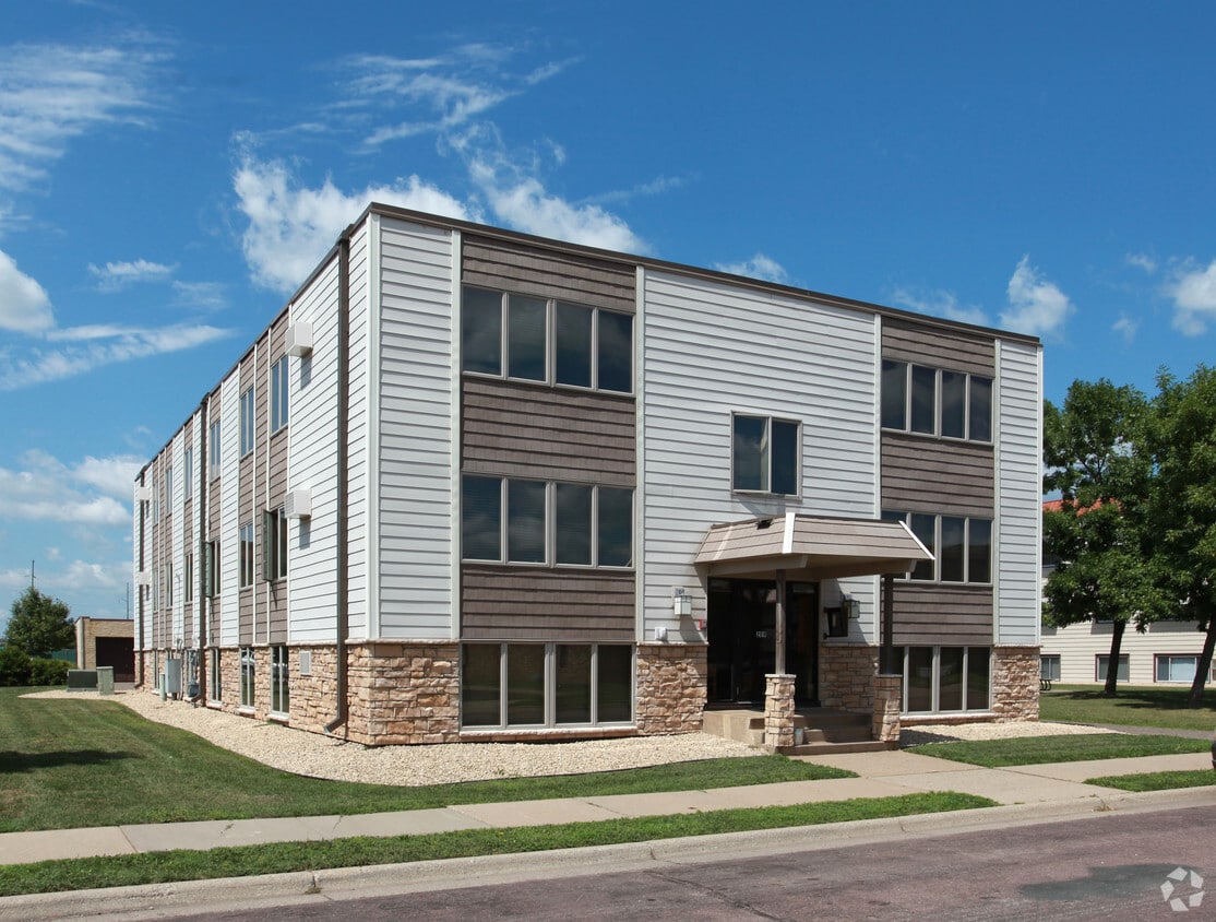 Almar Chalet Apartments in Osseo, MN