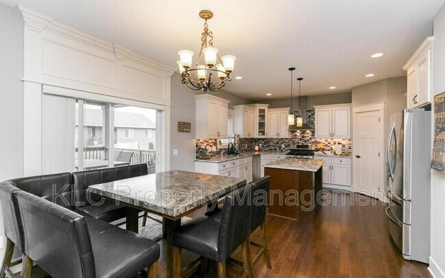 Building Photo - 760 NE Traverse Dr