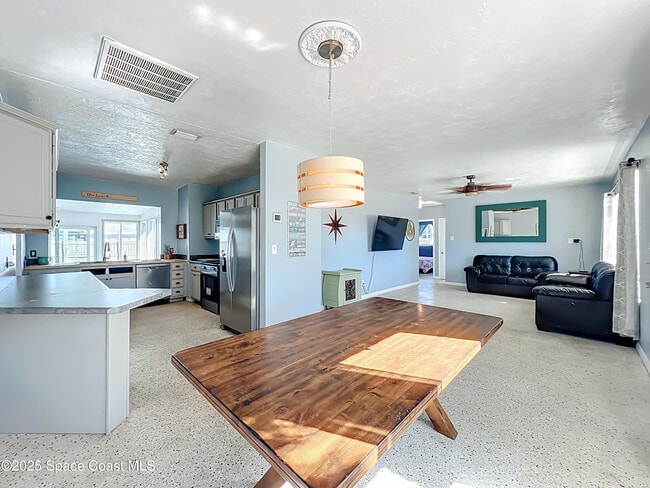 Building Photo - 113 SE 1st St