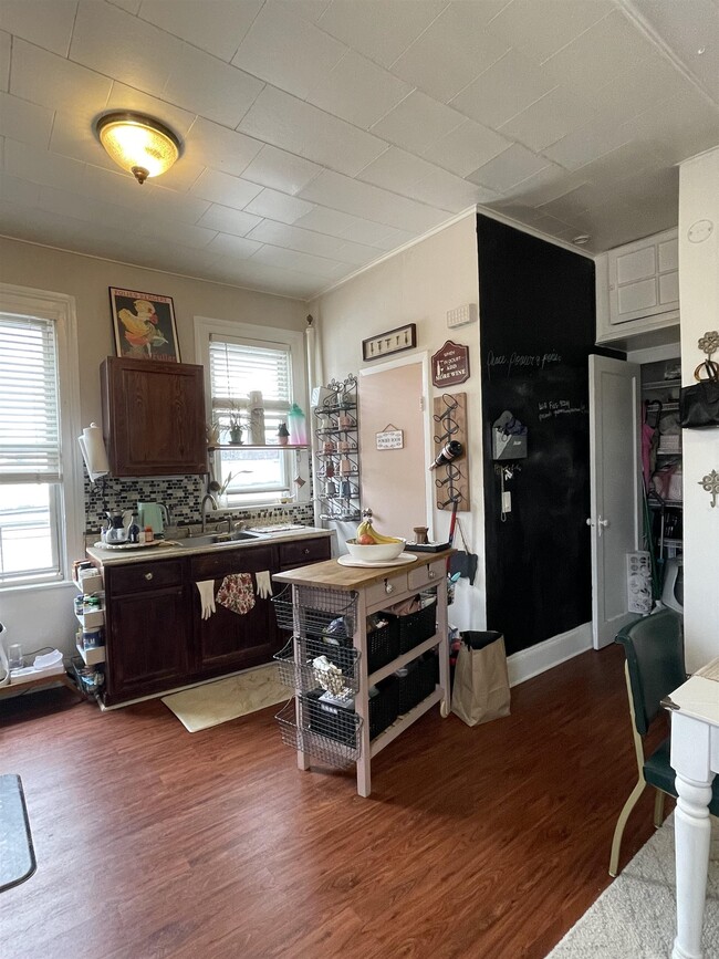 Building Photo - 134 43rd St