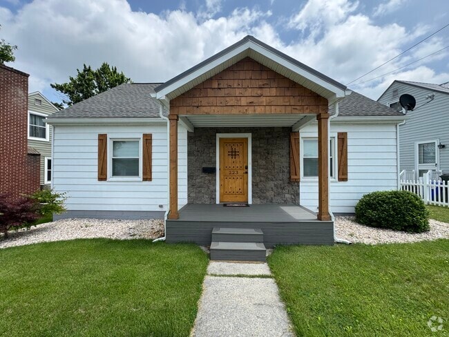 Building Photo - 223 Lurgan Ave
